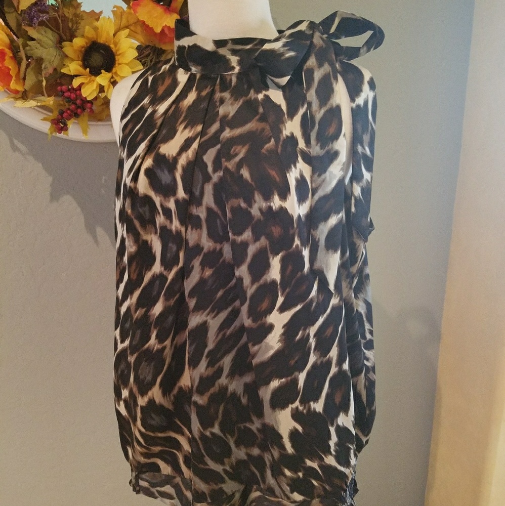 Chic sleeveless blouse